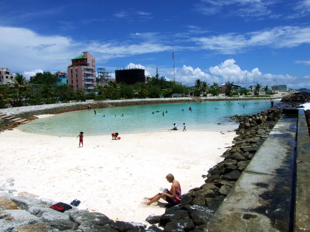 Maldivler Gezilecek Yerleri 7 maldivler-Artificial-Beach