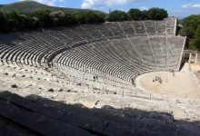 Epidauros Antik Tiyatrosu'nun basamakları