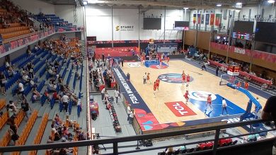 Basketbol maçında dolu tribün