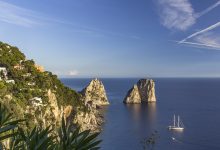 Capri Faraglioni kayalıkları