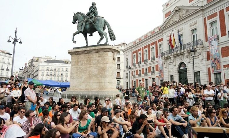 Madrid’in en hareketli noktalarından Puerta del Sol, bu kez konut protestolarının merkezine dönüştü.