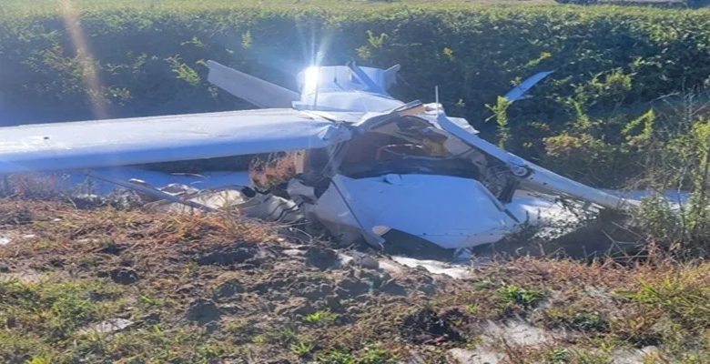 Yunanistan’ın Pieria bölgesinde tek motorlu hafif uçağın dere yatağına düşmesi sonucu uçakta bulunan 41 ve 58 yaşındaki iki kişi yaşamını yitirdi.